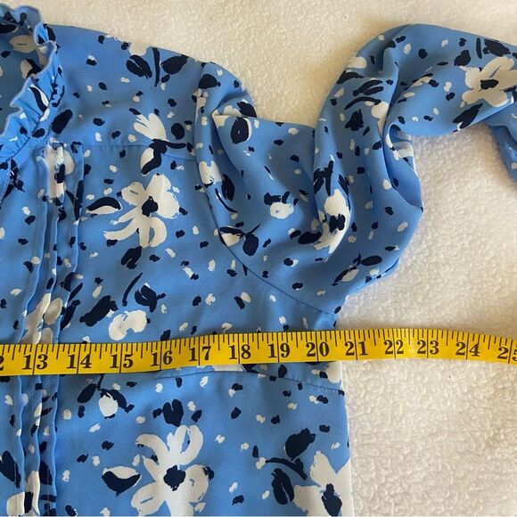 Like new Nanette Lepore pintuck floral blouse Medium - Picture 8 of 9